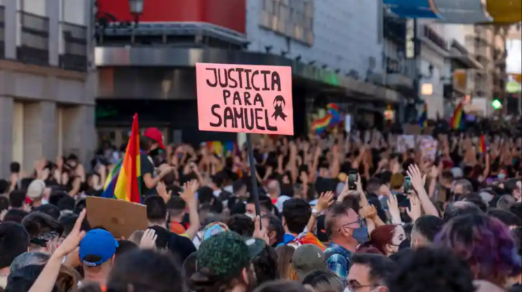 VIDEO Spania protestează împotriva homofobiei! Ar fi fost omorât un bărbat de orientare sexuală netradițională