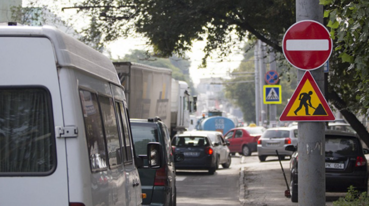 TRAFIC suspendat în Capitală în legătură cu lucrările de RENOVARE a asfaltului. Ce STRĂZI trebuie OCOLITE