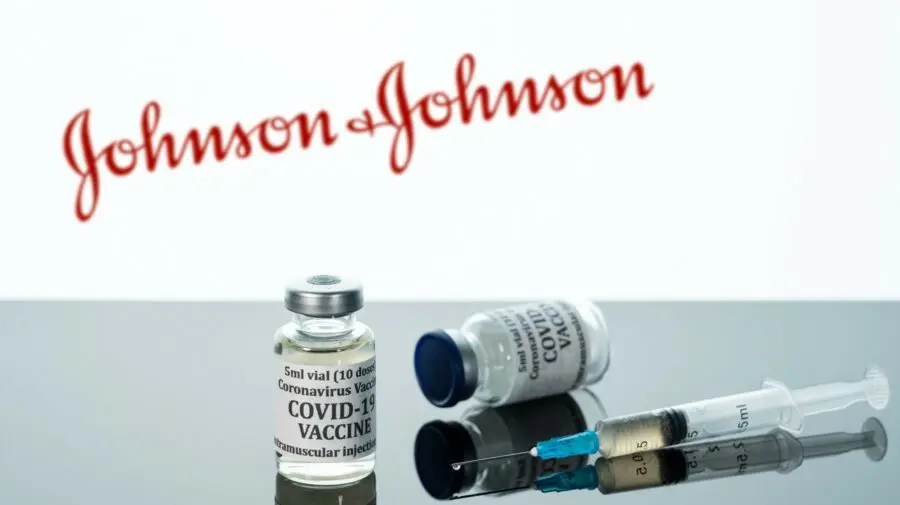 Experţi epidemiologi, despre vaccinul Johnson& Johnson: E eficient împotriva tulpinelor Delta şi Lambda