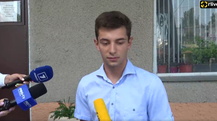 VIDEO Dodon își avertizează fiul că jurnalistele sunt provocatoare. Vlad: Eu nu știu nimic despre politică