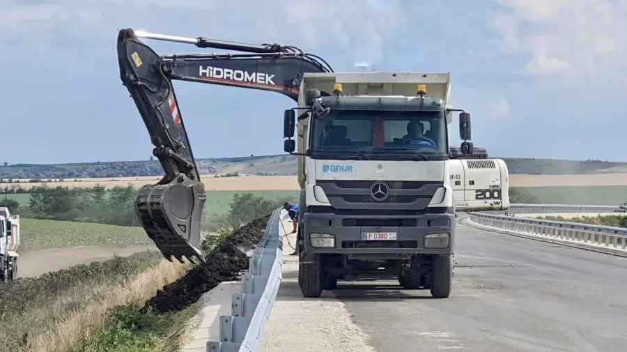 FOTO Lucrările de reabilitare înregistrează progres. Drumul care ocolește orașul Comrat va fi în curând gata
