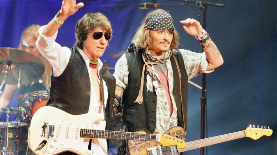 VIDEO Johnny Depp sărbătorește cu mult fast câștigul în procesul cu Amber Heard. Lansează un album cu Jeff Beck
