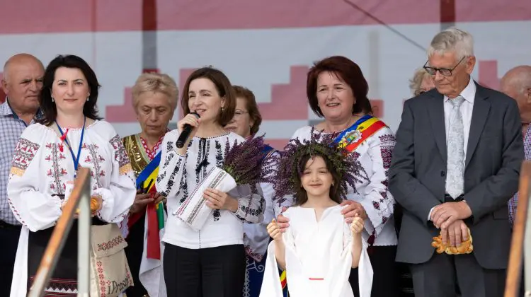 FOTO S-a cântat și s-a dansat la Cimișlia. Maia Sandu, despre iProsop: „M-am prins în horă”
