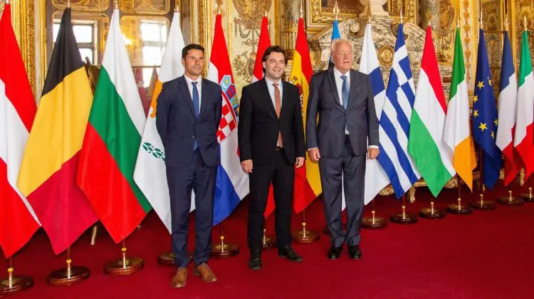 Popescu s-a întâlnit la Paris cu senatori francezi: Sper că legislativul francez va sprijini demersul european a țării