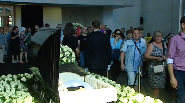 VIDEO ÎN DIRECT: Rudele, apropiații și fanii își iau rămas bun de la interpretul Iuri Șatunov