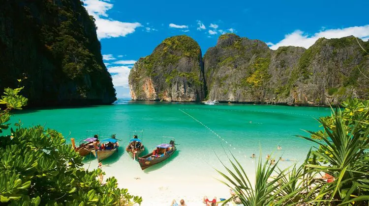 Thailanda relaxează măsurile COVID-19 pentru turiști. Ce trebuie să știe cei care vor să viziteze țara