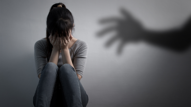 Acțiuni violente cu caracter sexual și șantaj! Trei tinere au fost condamnate la ani grei de pușcărie