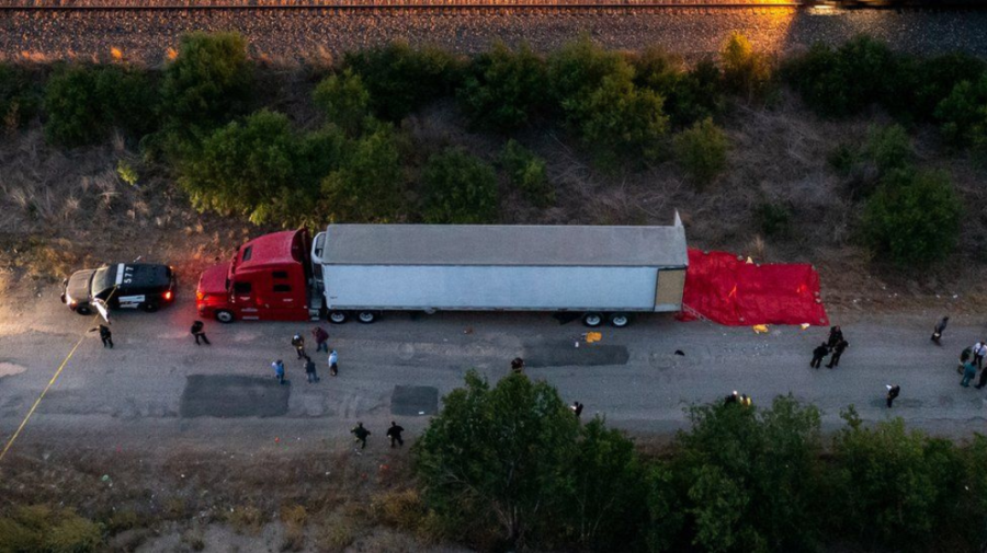 VIDEO Descoperire macabră pe un drum din Texas. 46 de persoane au fost găsite moarte într-un camion abandonat