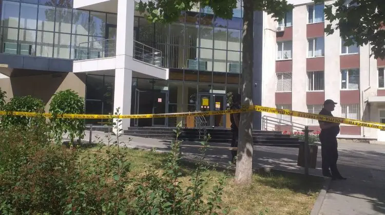 ALERTĂ în Chișinău! Clădirea Curții de Apel, încercuită de polițiști. Ar fi minată