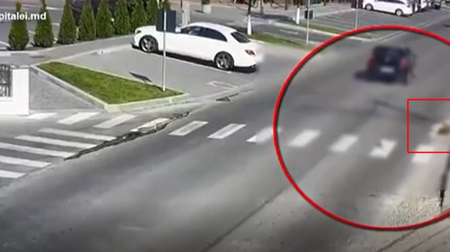 VIDEO Te trec fiorii. Momentul în care o minoră este strivită pe trecerea de pietoni. A ajuns la spital