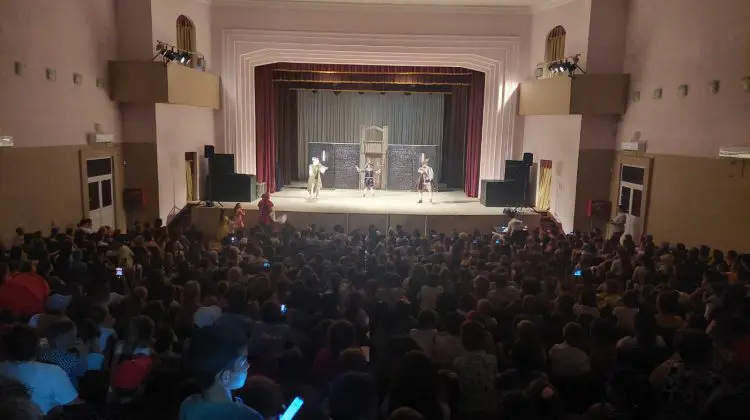 VIDEO Momente senzaționale! La Orhei au fost jucate spectacolele „Capra cu trei iezi” și „Făt Frumos din Lacrimă”
