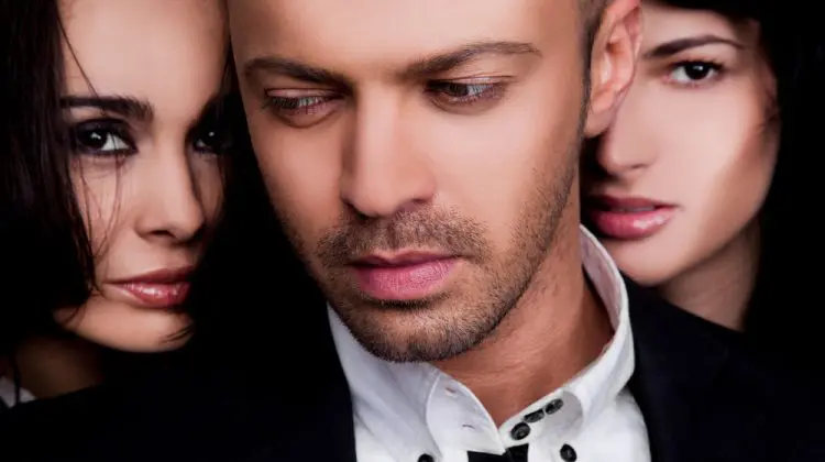 Zodiile care ar putea fi implicate într-un triunghi amoros! Ce spun astrele