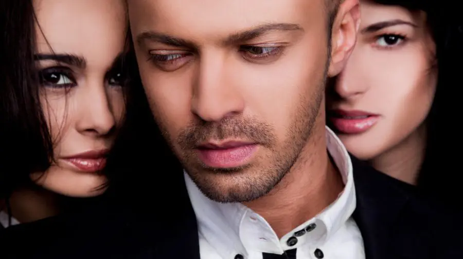 Zodiile care ar putea fi implicate într-un triunghi amoros! Ce spun astrele