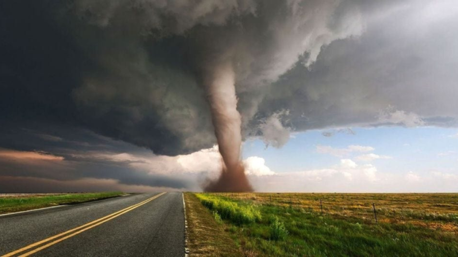 VIDEO O tornado a făcut prăpăd în Olanda. O persoană a murit și cel puțin zece oameni au fost răniți
