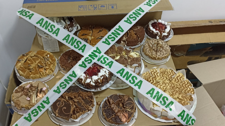 Otrava dulce din farfuriile moldovenilor! Produse de patiserie expirate și mucegăite – depistate de ANSA