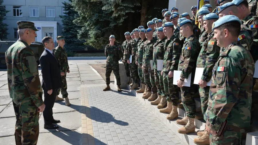 FOTO, VIDEO Misiune îndeplinită! Contingentul KFOR-16 a revenit acasă, iar pacificatorii au fost decorați cu distincții