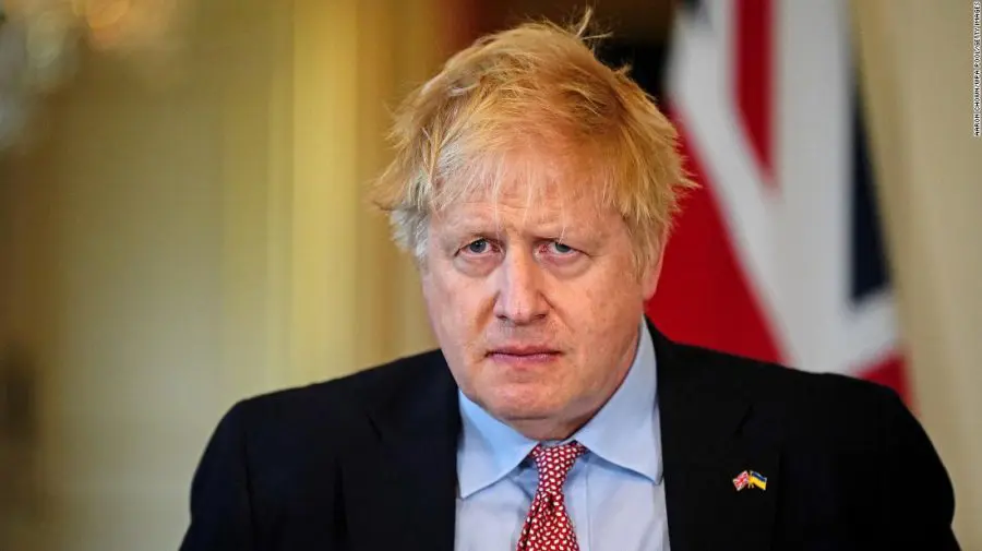 Începe competiția pentru fotoliul lui Boris Johnson. Adversarii solicită plecarea sa imediată
