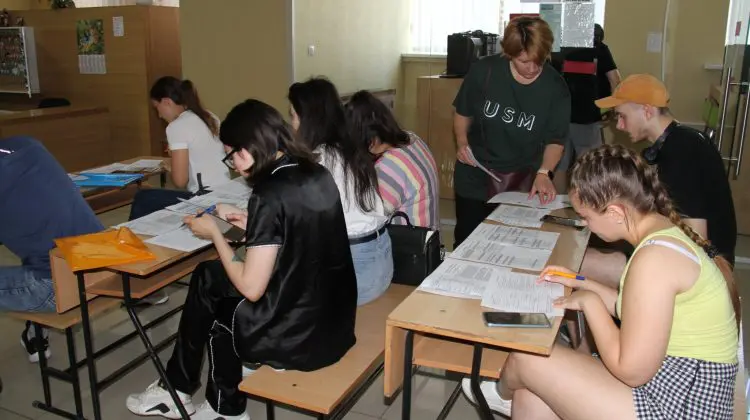 VIDEO Burse de merit, suport tinerilor performanți și beneficii pentru viitori pedagogi: Avantajele admiterii la USM