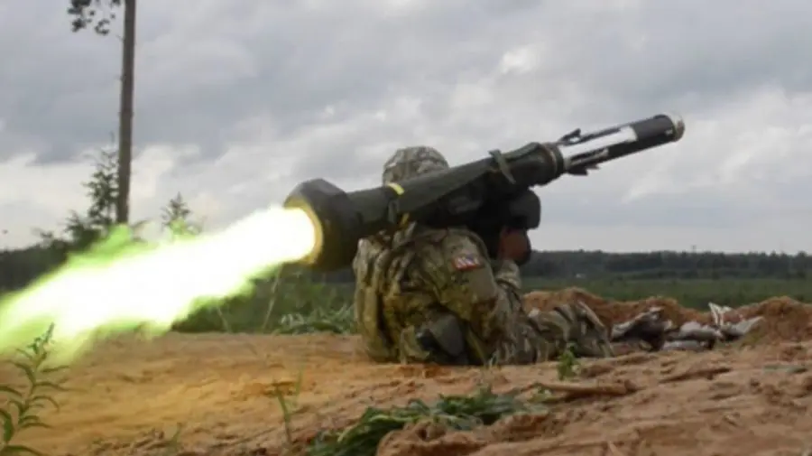 VIDEO Rachetele Javelin și HIMARS pun rușii pe fugă! Cum ucrainenii controlează dronele cu alte drone