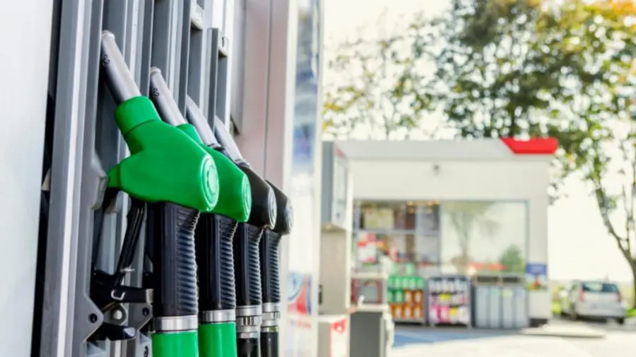 Mai ieftină decât în cursul săptămânii! Cât va costa benzina în acest weekend
