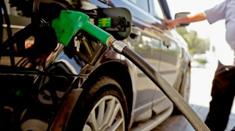 ANRE bucură șoferii! Cât va costa motorina și benzina în weekend