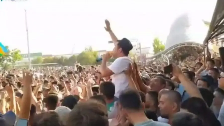 VIDEO Mii de cetățeni protestează împotriva unei reforme în Uzbekistan! Preşedintele anunță victime