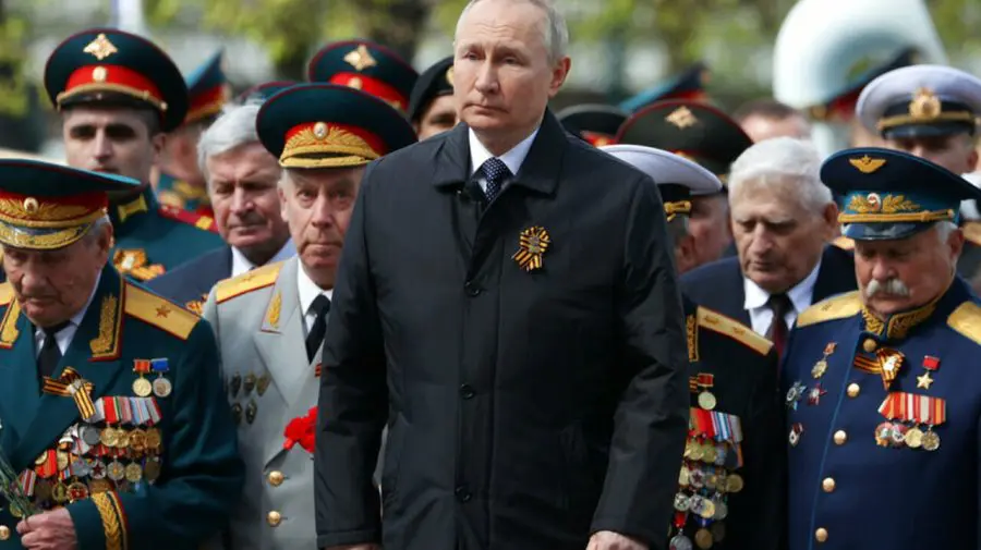 VIDEO Pe cel păzit și Domnul îl păzește? 2 săptămâni de izolare și 4 teste PCR pentru secunde de interacțiune cu Putin