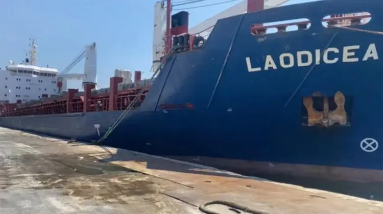 O navă cu cereale ucrainene, sechestrată în Liban. Și așa au criză! Oamenii stau în rând pentru pâine de la stat