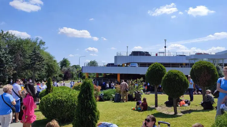 Iar se strigă „lupul” la Aeroport! Toți pasagerii și angajații au fost evacuați din cauza alertei cu bombă