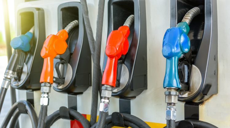 Nu te grăbi să te alimentezi astăzi, așteaptă zilele de weekend! Care vor fi prețurile carburanților