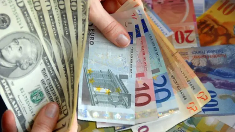 CURS VALUTAR 27 iulie. Cât valorează azi euro și dolarul