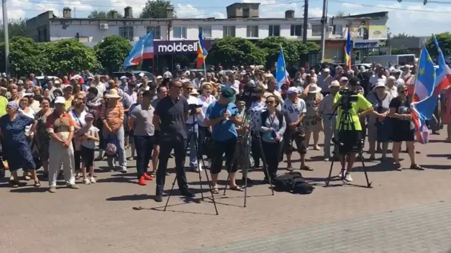 VIDEO „Jos Maia Sandu”. La Comrat, s-a scandat împotriva guvernării. Protestatarii au cel puțin patru cerințe