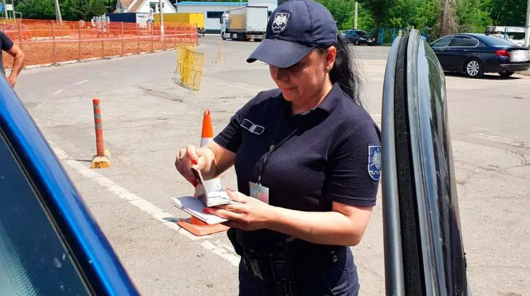 Un ucrainean de 20 de ani, depistat cu un permis de conducere falsificat, la PTF Sculeni