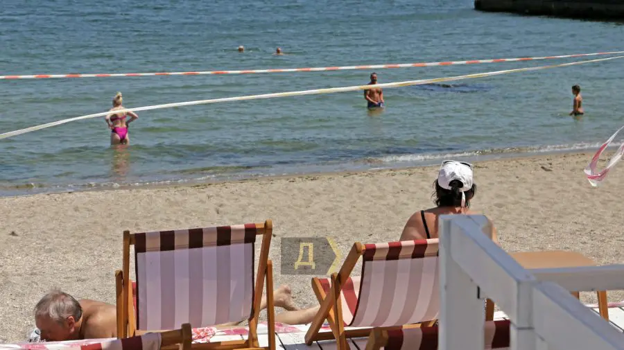VIDEO Relax pe timp de război! Oamenii nu țin cont de recomandările autorităților și asaltează plajele din Odesa