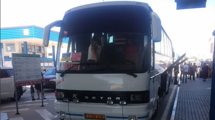 FOTO Trei autocare cu refugiați au fost evacuate din Ucraina prin Republica Moldova
