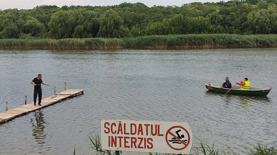Scăldat cu sfârșit tragic! Cadavrul unui bărbat a fost recuperat dintr-un bazin acvatic. Ce spune IGSU