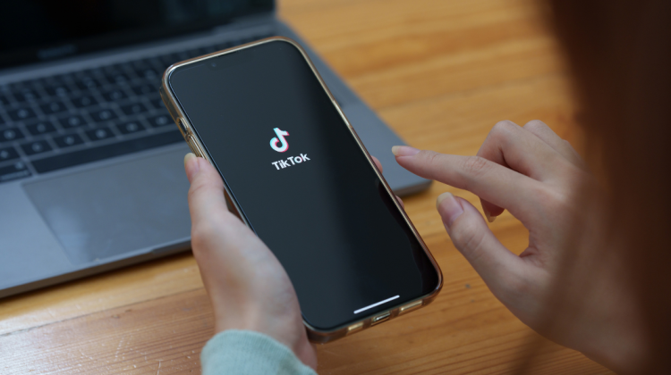 TikTok – pe cale de dispariție. Aplicația mai populară decât Facebook este din nou acuzată de spionaj