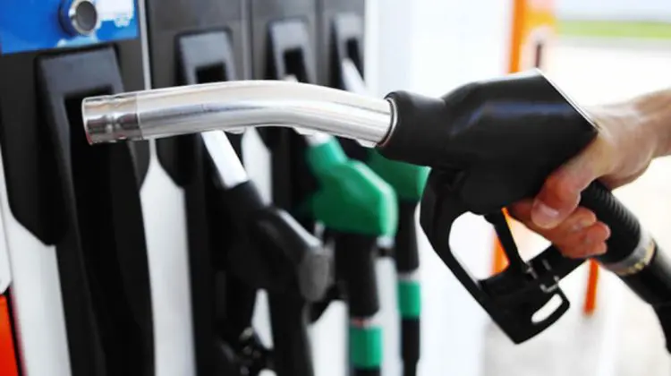 Vom avea ieftiniri și în weekend! Cât vor costa carburanții