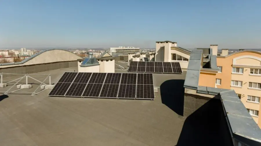 Mai multe blocuri de locuit și spitale vor fi dotate cu sisteme de încălzire eficiente și panouri fotovoltaice. Detalii