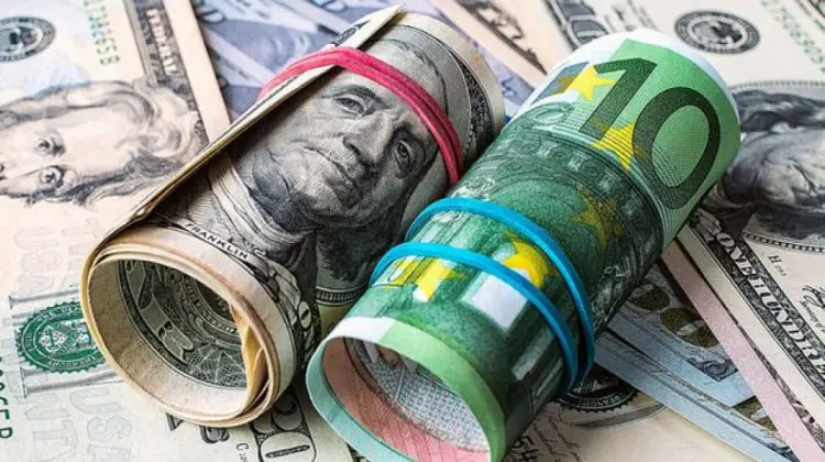 Pentru a doua săptămână consecutiv, dolarul e mai scump ca euro! CURS VALUTAR 30 august