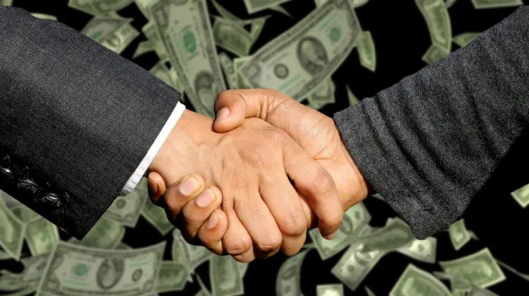 CURS VALUTAR 4 august: Cât valorează azi dolarul și euro