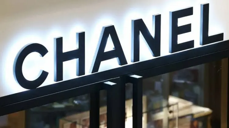 „Nu voiam să fur parfumuri, îmi trebuiau paleții pentru struguri”. Șase români au încercat să prade o fabrică Chanel
