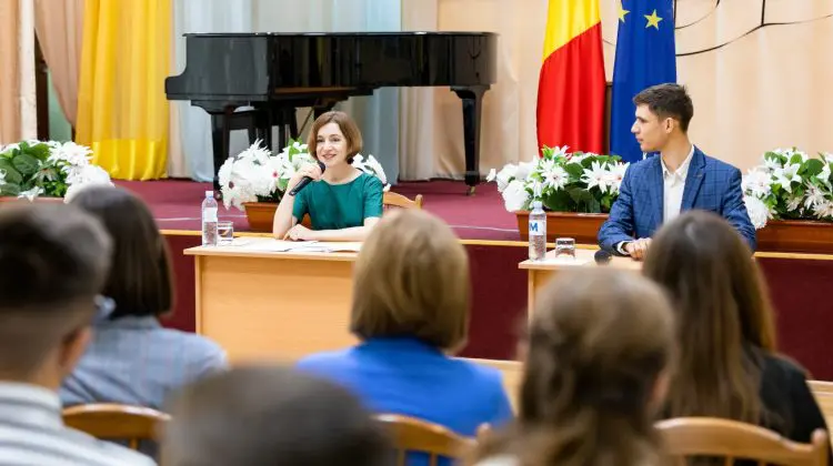 Maia Sandu s-a destăinuit tinerilor. Le-a povestit despre experiența de lucru de la Președinție și Ministerul Educație