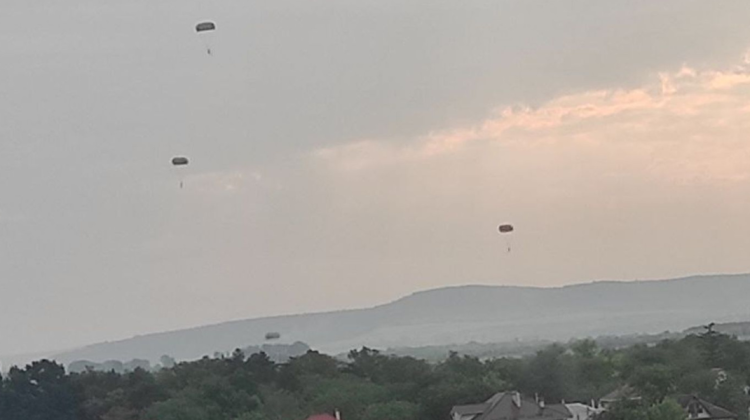 VIDEO Mai multe avioane se învârt asupra orașului Bălți. Ce se întâmplă