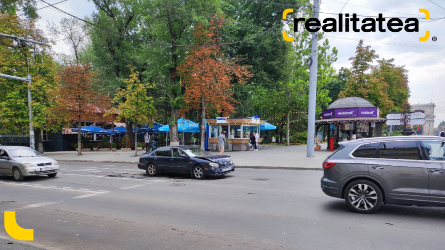 FOTO EXCLUSIV Un deputat a fost implicat în accident chiar în apropiere de Parlament