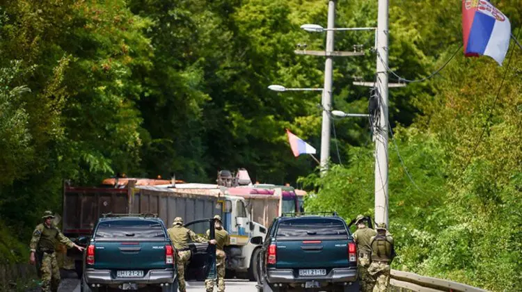 Serbia și Kosovo au încheiat „un acord privind libera circulaţie” pentru a detensiona granița. Ce presupune asta