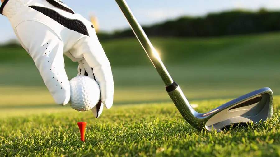 FOTO Găuri de golf astupate cu ciment! Protest împotriva bogătașilor din Franța: „Localnicii nu-și pot uda grădinile”