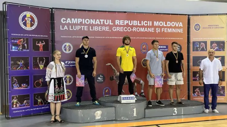 FOTO Angajații Poliției de Frontieră au venit cu locuri de frunte de la Campionatul Republicii Moldova la lupte libere