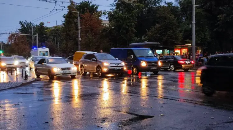 Moartea l-a găsit în drum spre casă! Poliția vine cu detalii noi despre bărbatul electrocutat