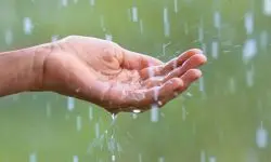 Vreme rea în România. Meteorologii au emis cod galben de ploi și descărcări electrice